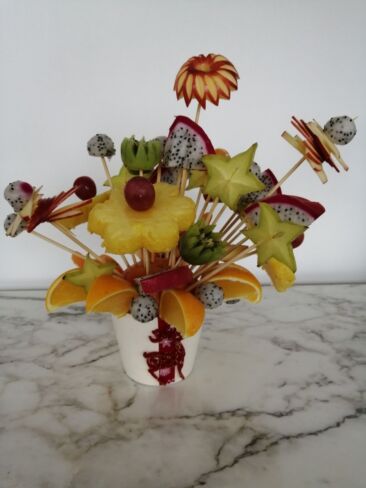 Bouquet de fruits sculptés