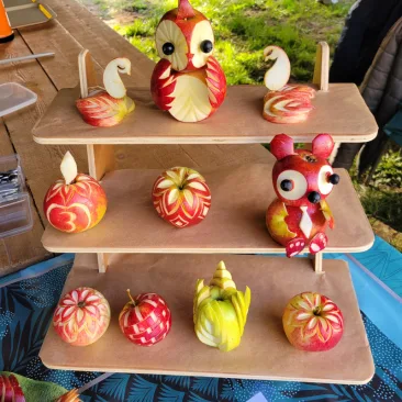 Démonstration de sculpture sur fruits